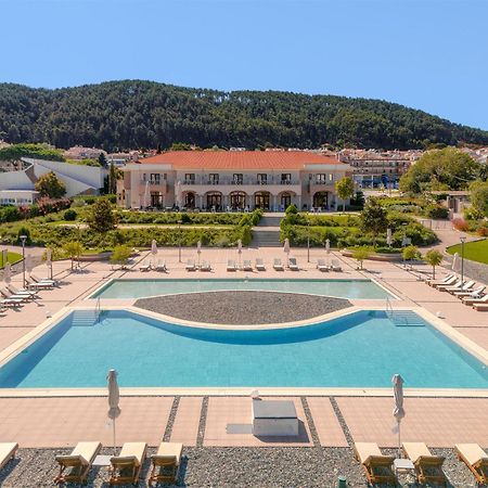 The Lake Hotel Ioánina Exterior foto The resort's main pool