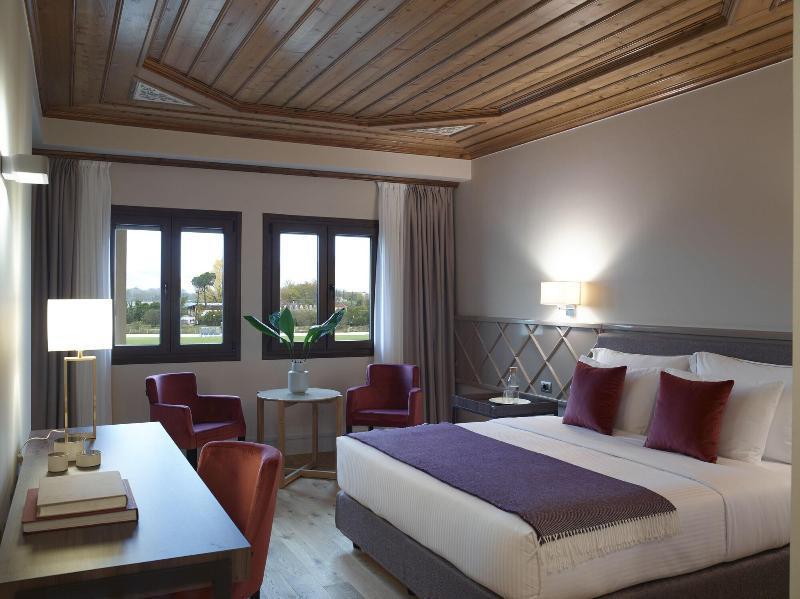 The Lake Hotel Ioánina Exterior foto A room at the hotel