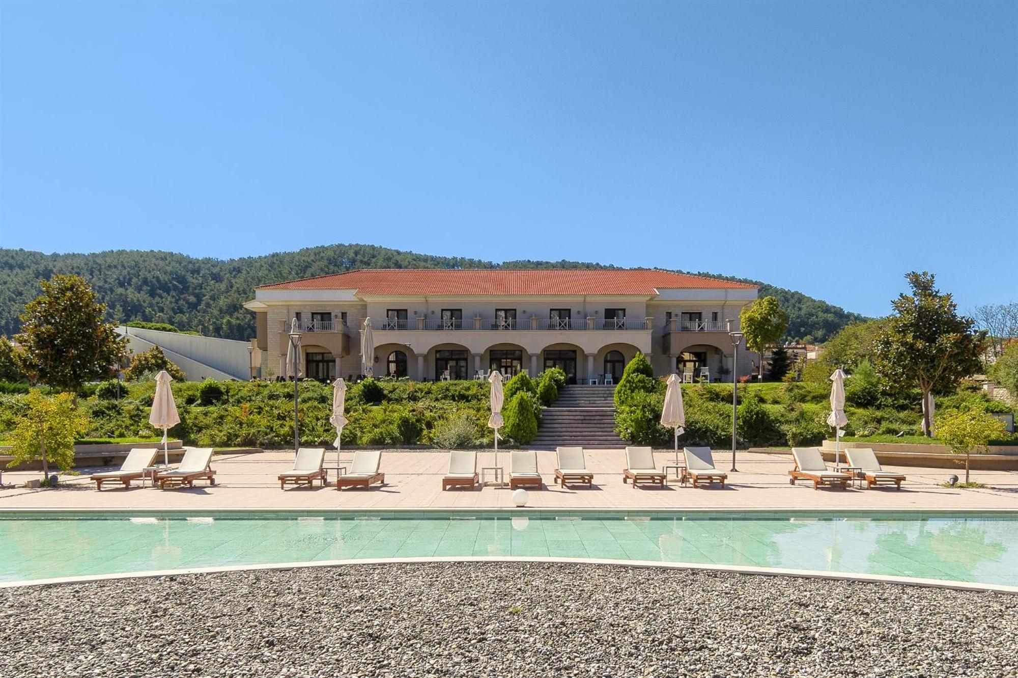 The Lake Hotel Ioánina Exterior foto The hotel's main building