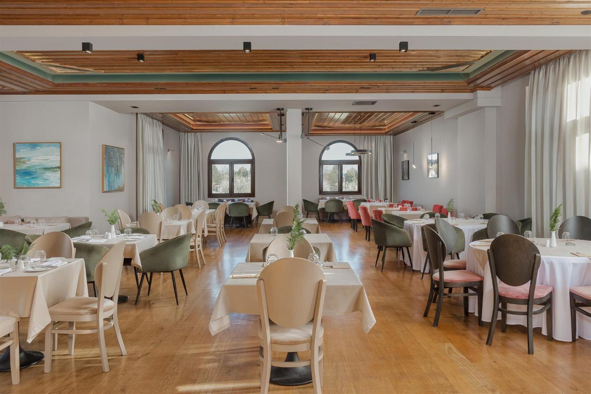 The Lake Hotel Ioánina Exterior foto The dining room