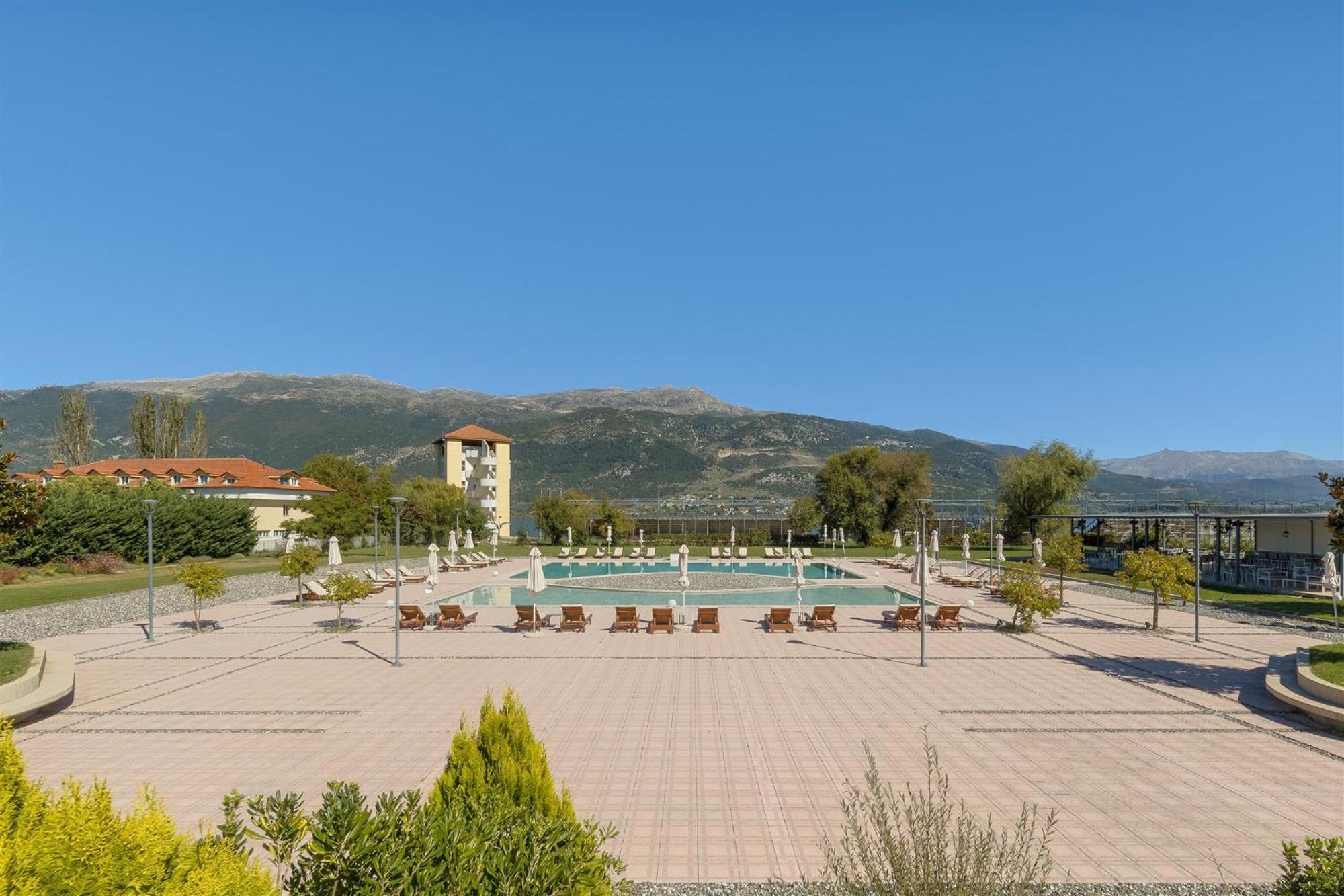The Lake Hotel Ioánina Exterior foto The spa complex