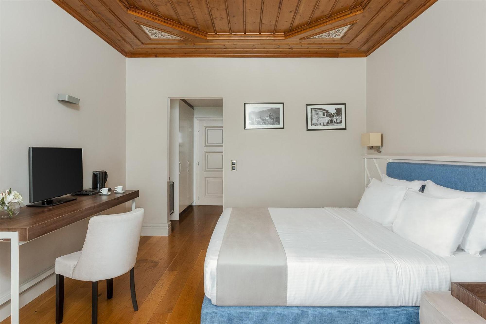 The Lake Hotel Ioánina Exterior foto A room at the hotel
