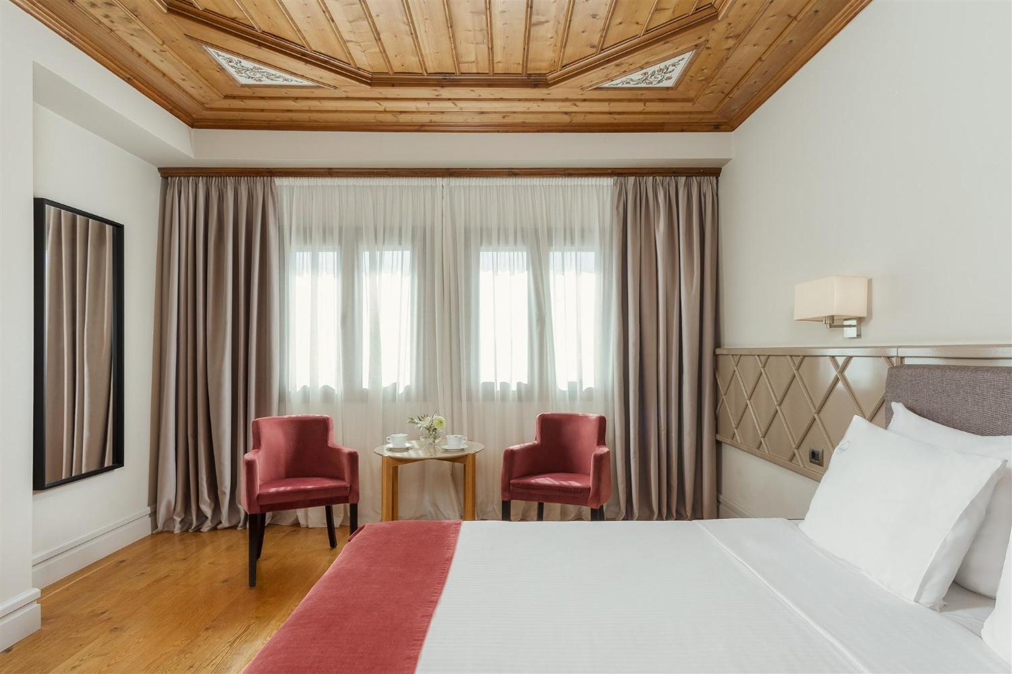The Lake Hotel Ioánina Exterior foto A room at the hotel
