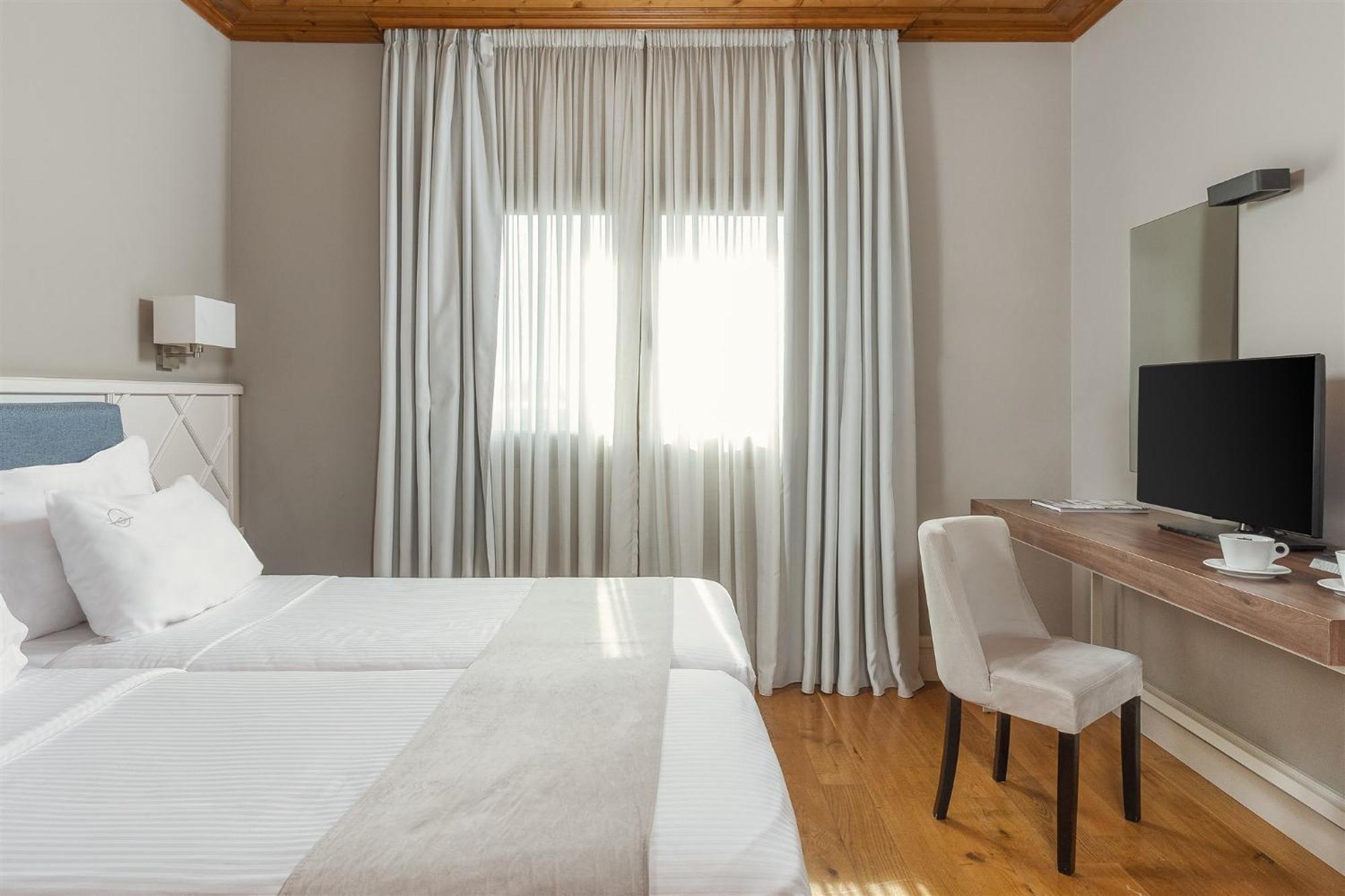 The Lake Hotel Ioánina Exterior foto A room at the hotel